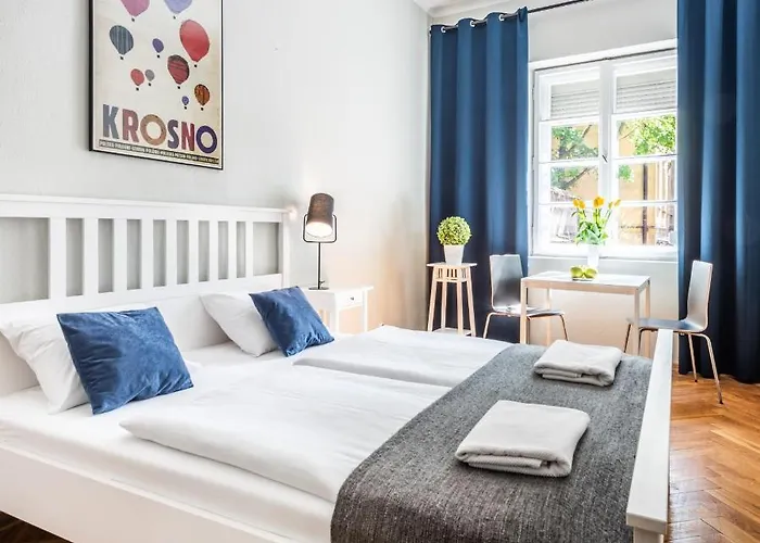 Old Town Apart Homestay szállás *